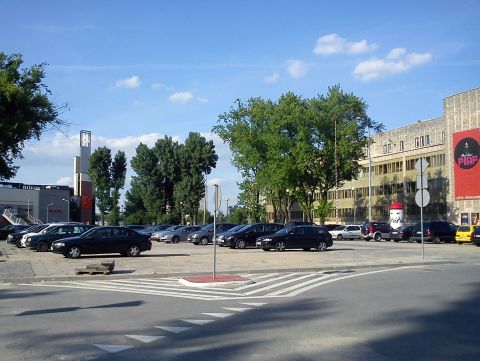Radom. Reprezentacyjny plac Jagielloński stał się parkingiem